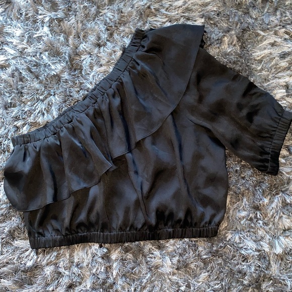 Express One Shoulder Ruffle crop - Picture 2 of 5